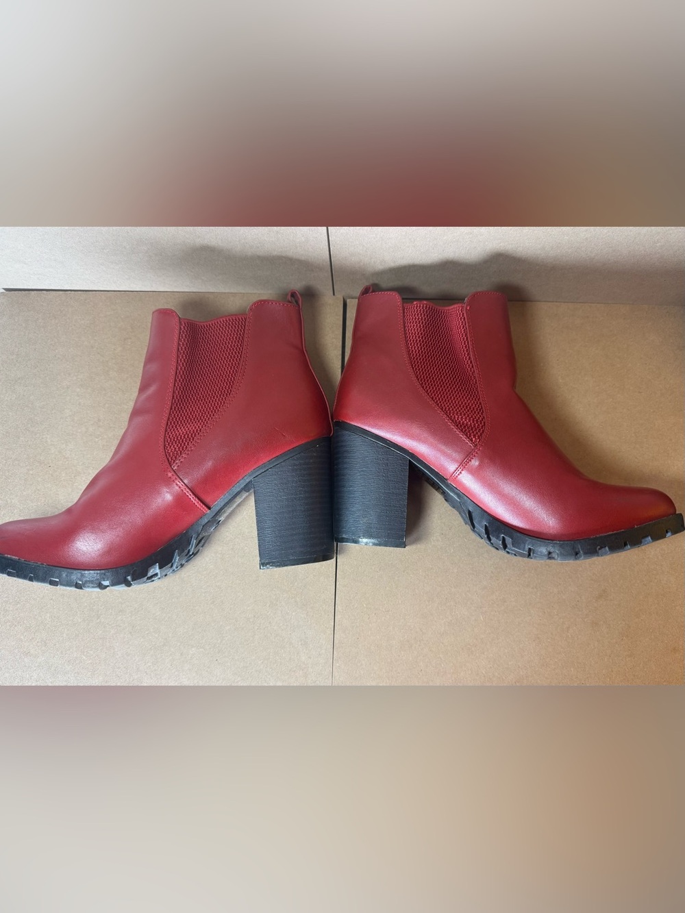 Breckelles Red Faux Leather Ankle Boots Booties Chunky Black Block Heel Size 8 - Picture 3 of 8
